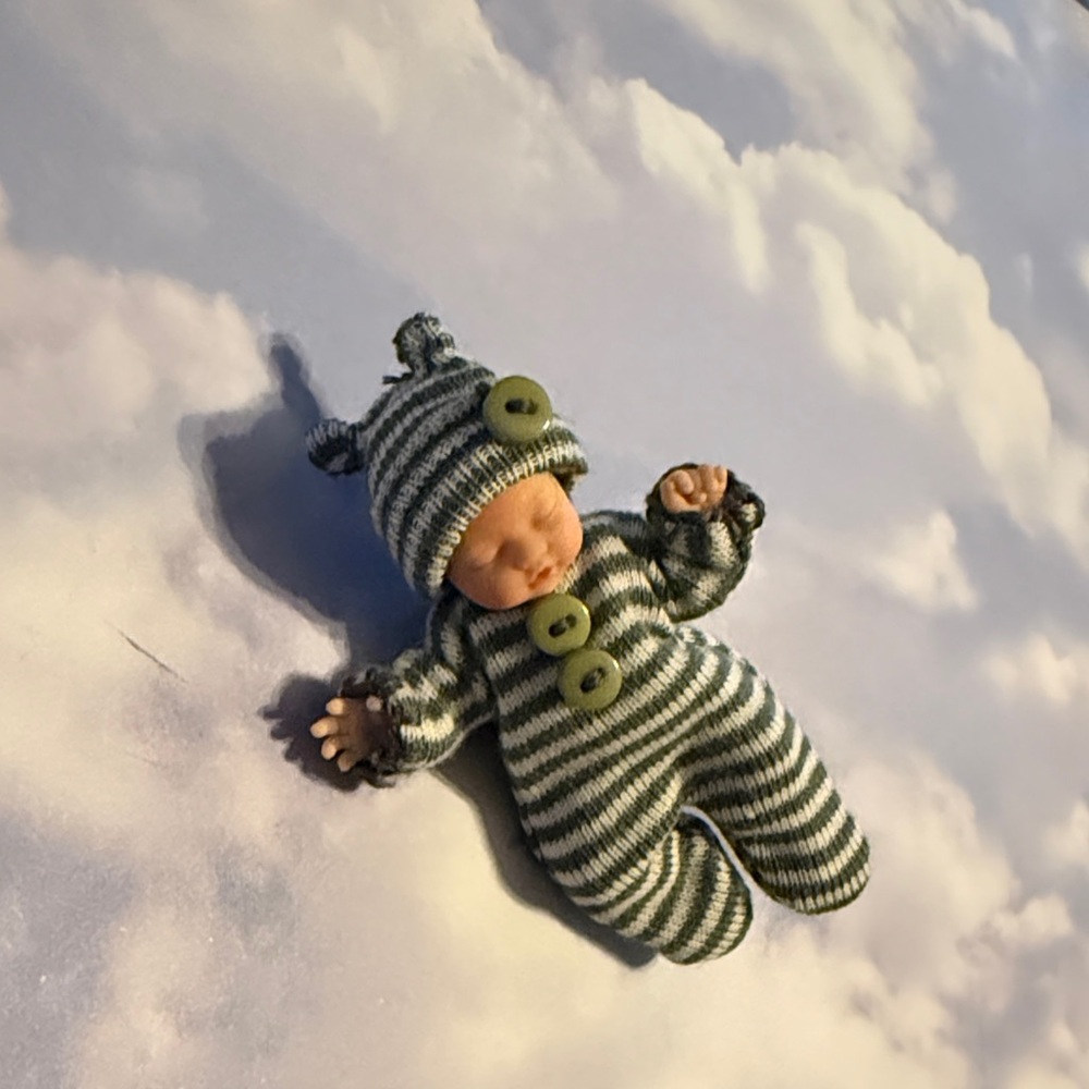 Footed sleeper green stripe with hat